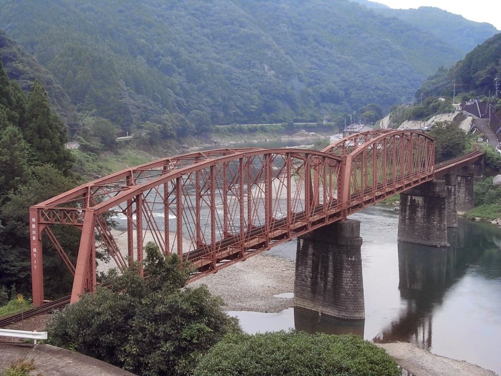 Kuma River First Railway Bridge 02.jpg