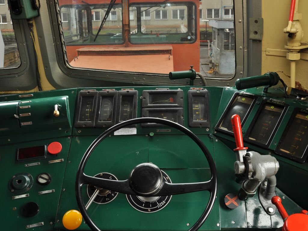 140004_front.jpg 140004_front.jpg