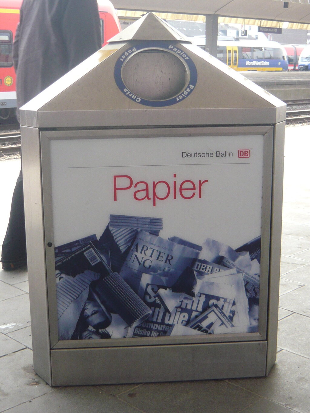 Deutsche_Bahn_Mülltrennung_-_Papier.jpg