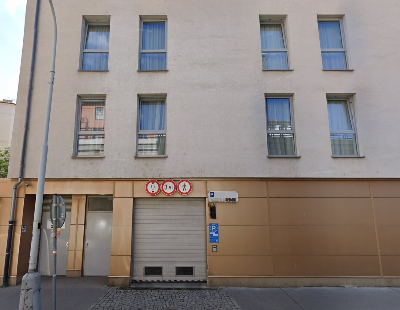 hotel1.jpg hotel1.jpg